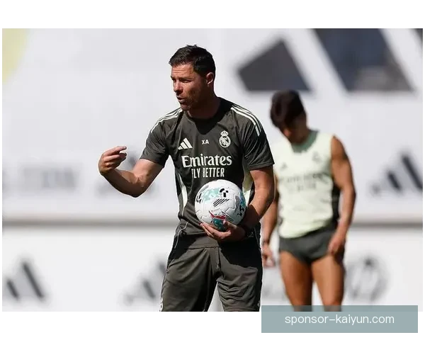 阿隆索教练生涯再创辉煌，成功带领球队勇夺顶级联赛冠军，表现值得关注。