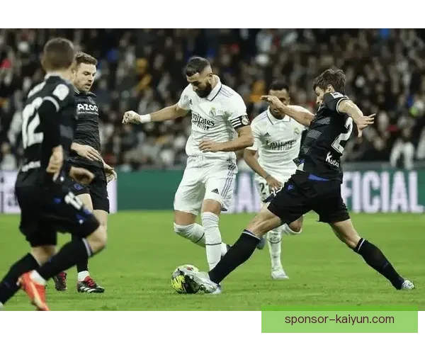 本泽马本赛季球队贡献显著，进攻端表现稳健